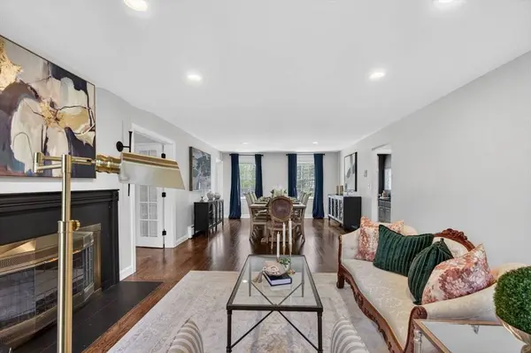 45 Sugarcane Ln, North Andover, MA 01845