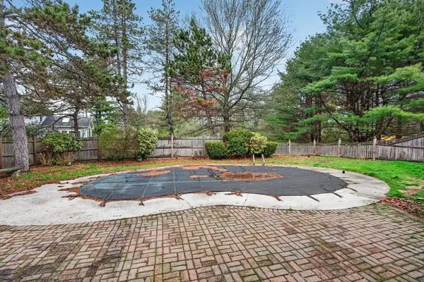 10 Olympic Ln, North Andover, MA 01845