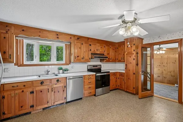7 Farrwood Dr, Andover, MA 01810