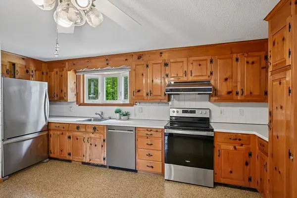 7 Farrwood Dr, Andover, MA 01810