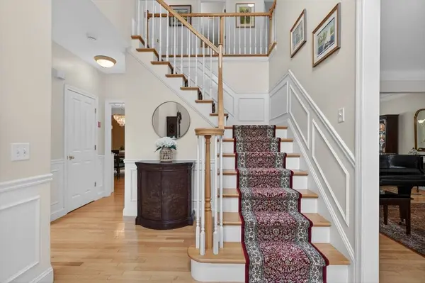 23 Palomino Dr, North Andover, MA 01845