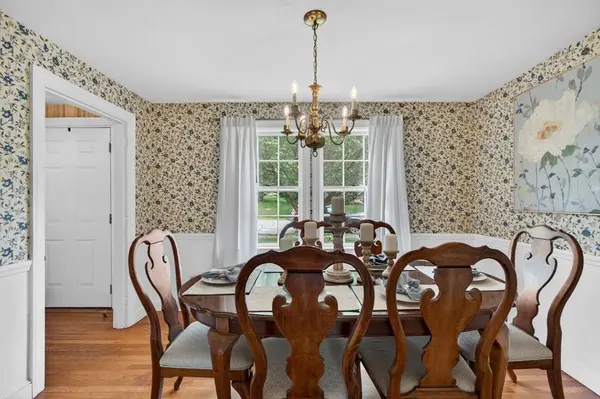 9 Stratford Rd, Andover, MA 01810