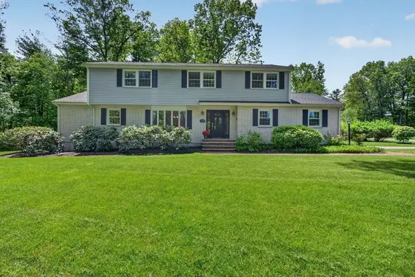 28 Algonquin Ave, Andover, MA 01810