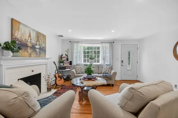 15 Lovejoy Rd, Andover, MA 01810