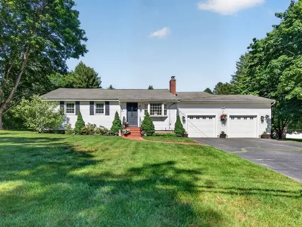15 Lovejoy Rd, Andover, MA 01810