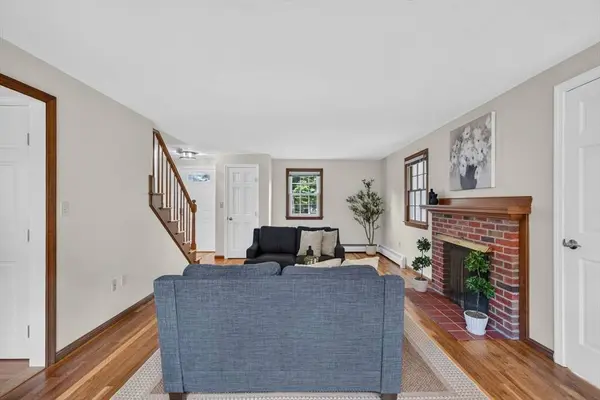 10 Hemlock Rd, Andover, MA 01810