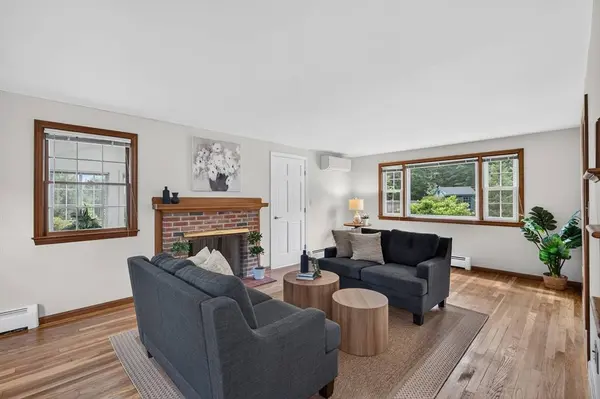 10 Hemlock Rd, Andover, MA 01810