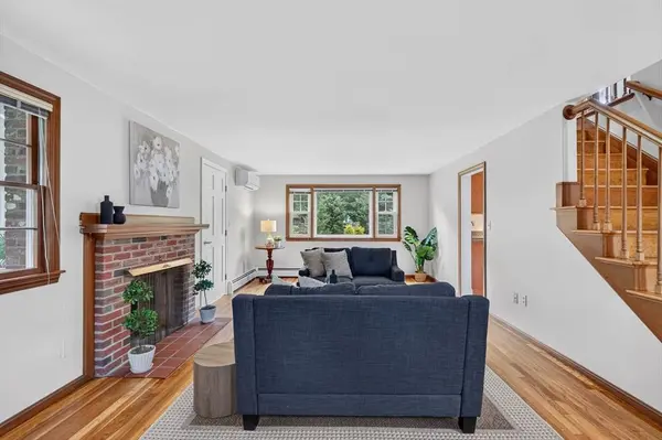 10 Hemlock Rd, Andover, MA 01810