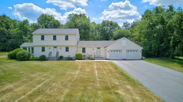 10 Hemlock Rd, Andover, MA 01810