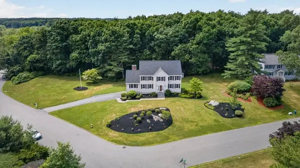 2 Patriot Dr, Andover, MA 01810