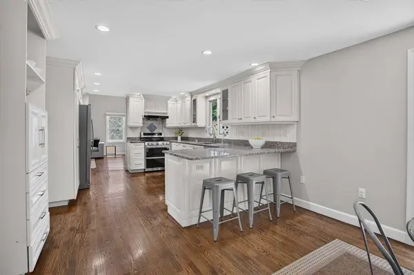 2 Patriot Dr, Andover, MA 01810