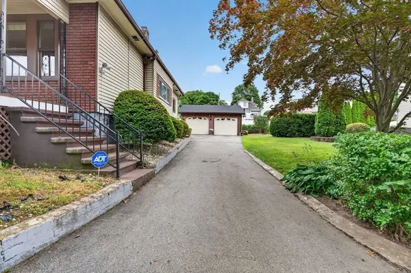 23 Hazel St, Methuen, MA 01844