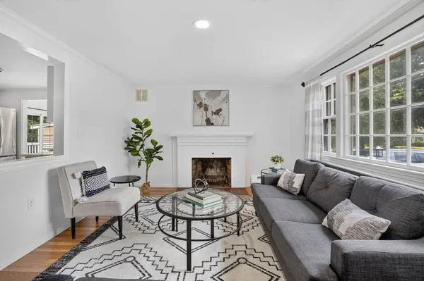 8 Charlotte Dr, Andover, MA 01810