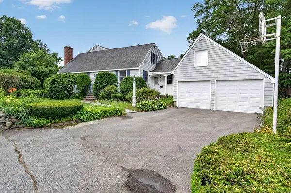 8 Marion Ave, Andover, MA 01810