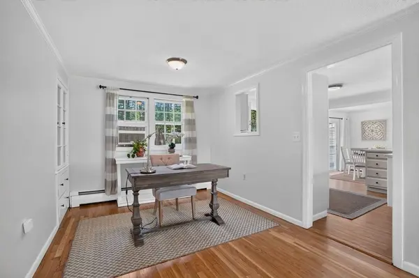 8 Charlotte Dr, Andover, MA 01810