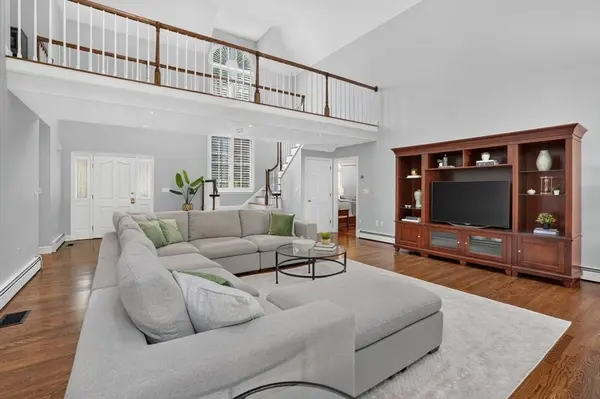 3 Newman Hill Dr, Andover, MA 01810
