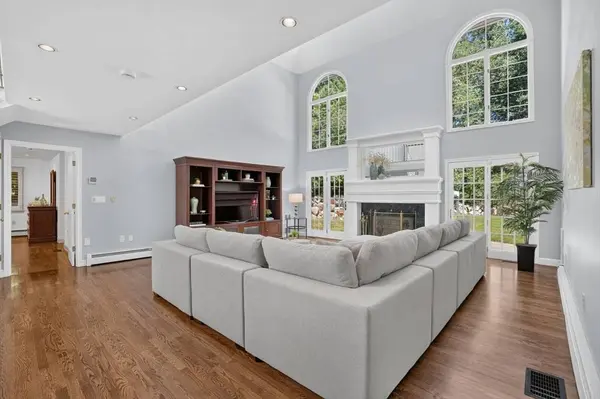 3 Newman Hill Dr, Andover, MA 01810