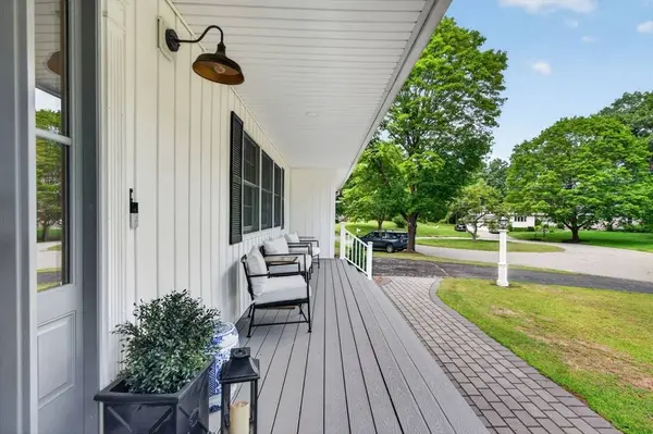 6 Hawthorne Cir, Andover, MA 01810