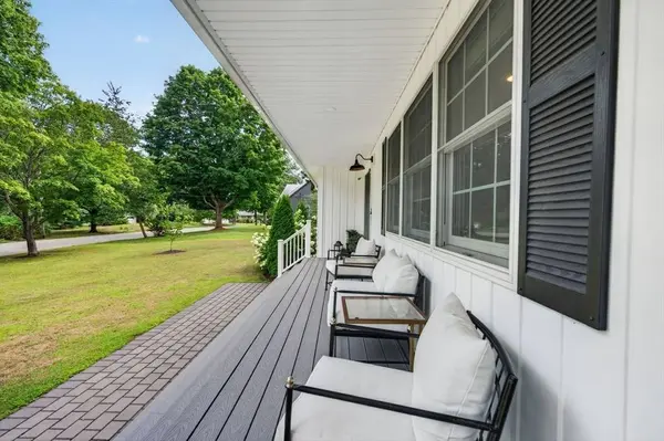 6 Hawthorne Cir, Andover, MA 01810