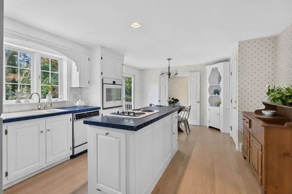 36 Woodland Rd, Andover, MA 01810