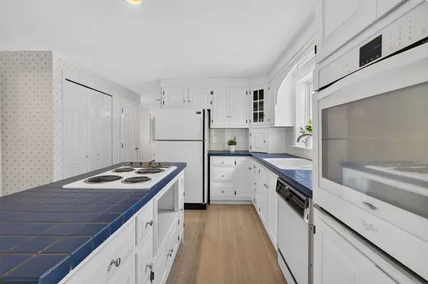 36 Woodland Rd, Andover, MA 01810