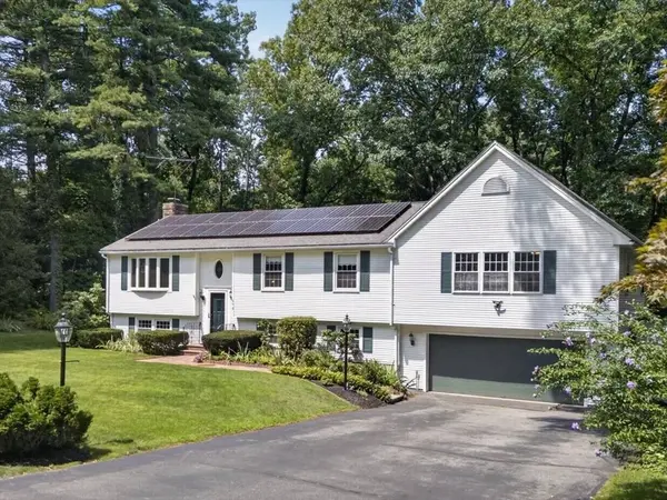 373 Raleigh Tavern Ln, North Andover, MA 01845