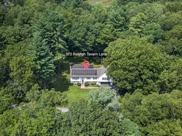 373 Raleigh Tavern Ln, North Andover, MA 01845