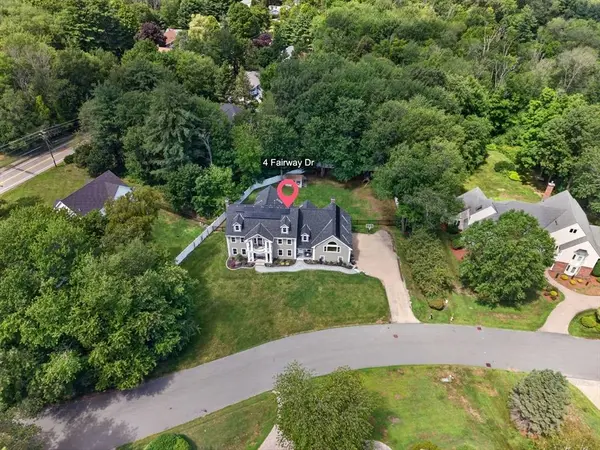 4 Fairway Dr, Andover, MA 01810