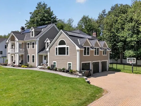 4 Fairway Dr, Andover, MA 01810