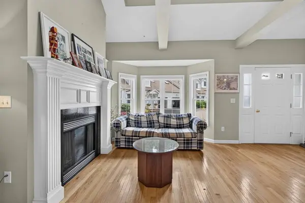 1 Tanglewood Park Dr #1, Haverhill, MA 01830
