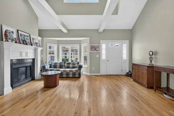 1 Tanglewood Park Dr #1, Haverhill, MA 01830