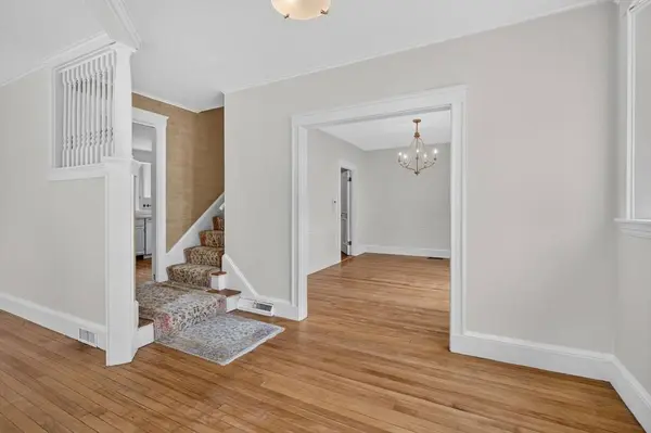 33 Lexington Ave, Haverhill, MA 01835