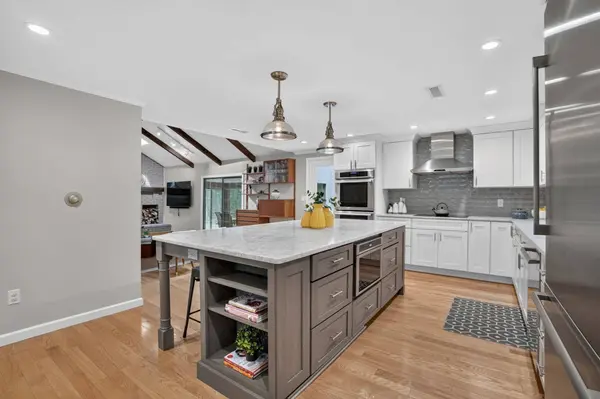 27 Algonquin Ave, Andover, MA 01810