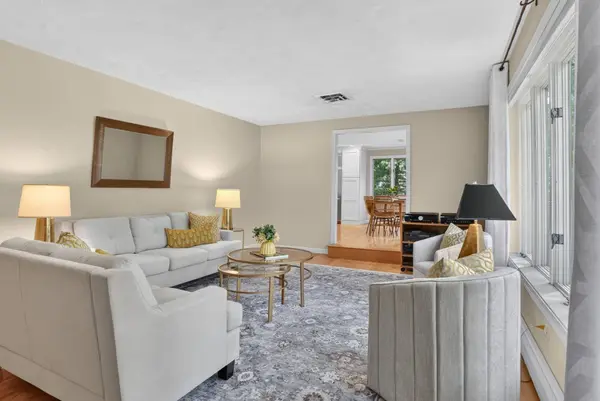 27 Algonquin Ave, Andover, MA 01810
