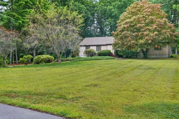 27 Algonquin Ave, Andover, MA 01810
