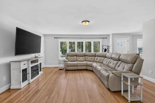 11 Powder Hill Rd, Methuen, MA 01844