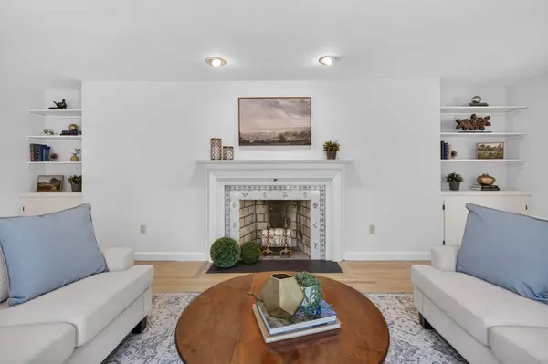 132 Brentwood Cir, North Andover, MA 01845