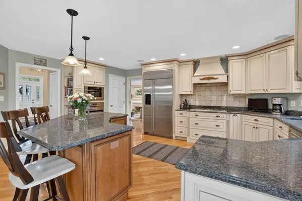 4 Chippy Ln, Andover, MA 01810