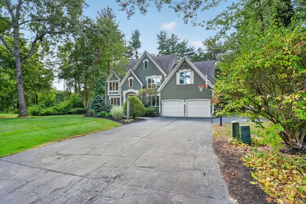 4 Chippy Ln, Andover, MA 01810