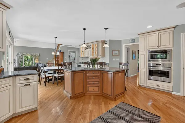 4 Chippy Ln, Andover, MA 01810