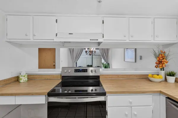 22 Mill Pond #22, North Andover, MA 01845
