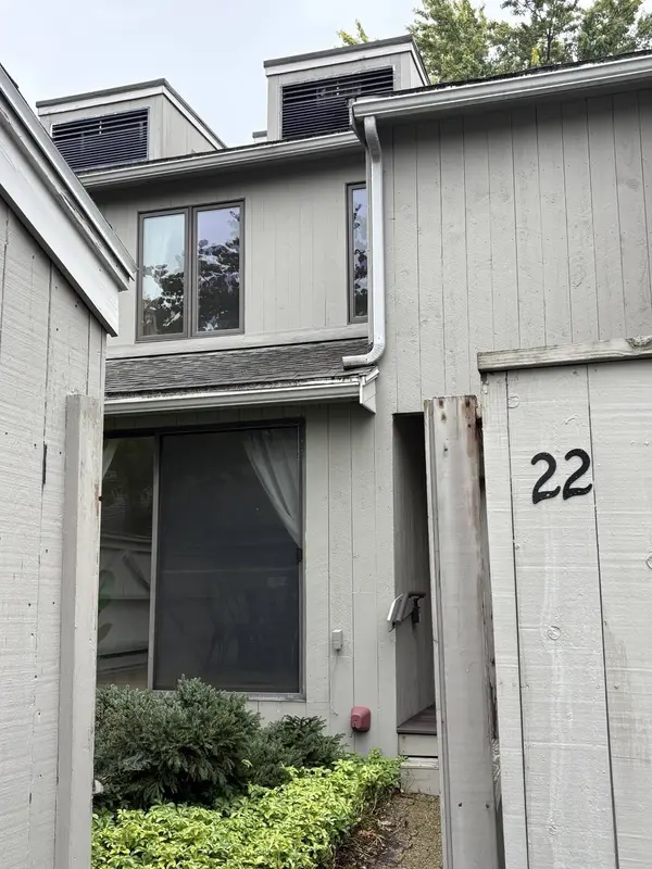 22 Mill Pond #22, North Andover, MA 01845