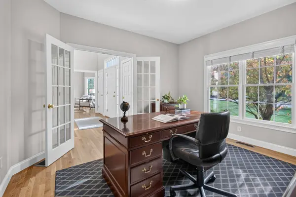 25 Thistle Rd, North Andover, MA 01845