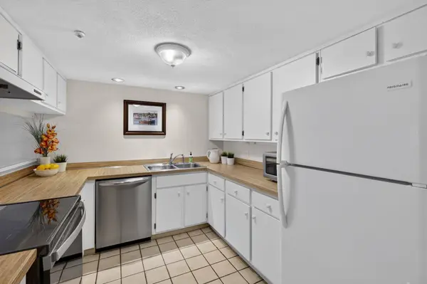 22 Mill Pond #22, North Andover, MA 01845