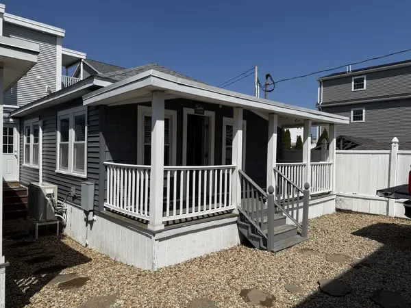 7 Dover Avenue, Hampton, NH 03842