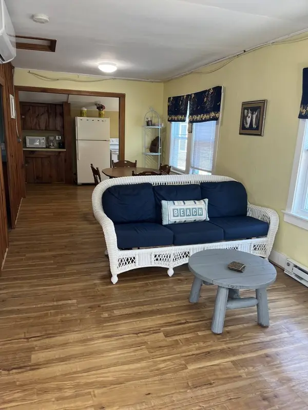 7 Dover Avenue, Hampton, NH 03842