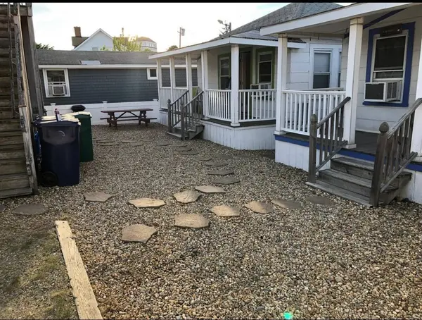 7 Dover Avenue, Hampton, NH 03842