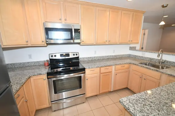 1 Powder Mill Squre #107, Andover, MA 01810