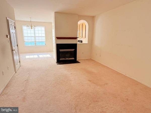 102 COUNTRY LN, Morgantown, PA 19543