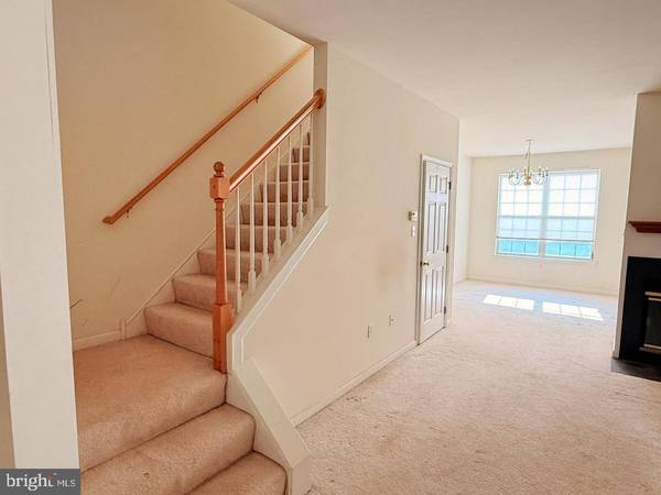 102 COUNTRY LN, Morgantown, PA 19543